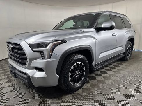 Used 2025 Toyota Sequoia SR5 w/ SR5 Premium Package AWD/4WD image 8