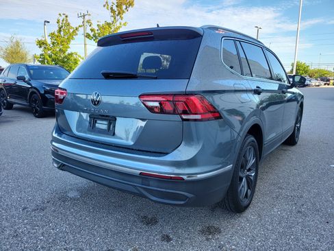 Used 2022 Volkswagen Tiguan SE w/ Panoramic Sunroof Package FWD image 6