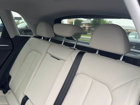 Used 2019 Audi Q3 2.0T Premium w/ Convenience Package AWD/4WD image 23