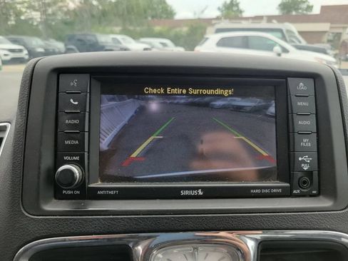 Used 2014 Chrysler Town & Country Touring w/ Driver Convenience Group FWD image 8