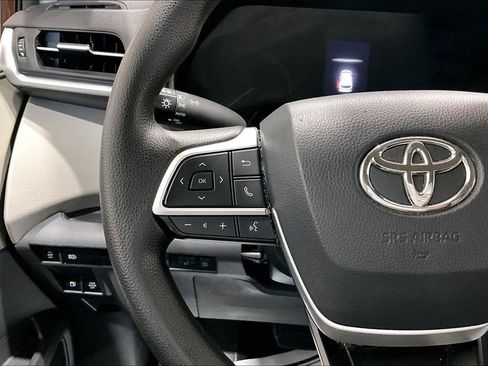 Used 2021 Toyota Sienna LE AWD/4WD image 17