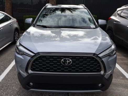 Used 2023 Toyota Corolla Cross XLE w/ Convenience Package FWD image 5