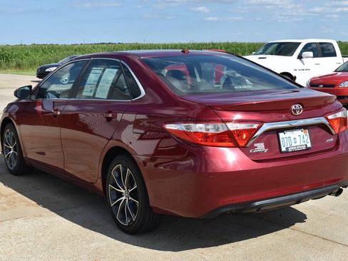 Used 2017 Toyota Camry XSE w/ Moonroof Package FWD image 5