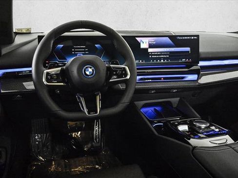 Used 2026 BMW 550e xDrive w/ Premium Package image 19