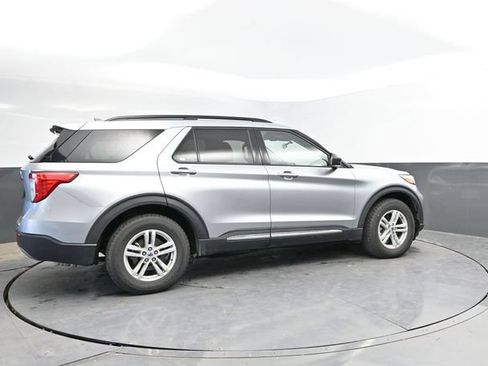 Used 2024 Ford Explorer XLT w/ Equipment Group 202A AWD/4WD image 2