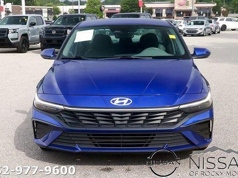 Used 2024 Hyundai Elantra SEL FWD image 2