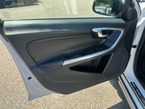 Used 2018 Volvo V60 T5 Cross Country w/ Convenience Package AWD/4WD image 9