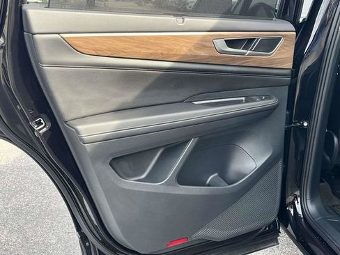 Used 2024 Volkswagen Atlas SE w/ Panoramic Sunroof Package image 18