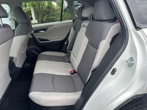 Used 2022 Toyota RAV4 XLE w/ Convenience Package AWD/4WD image 9