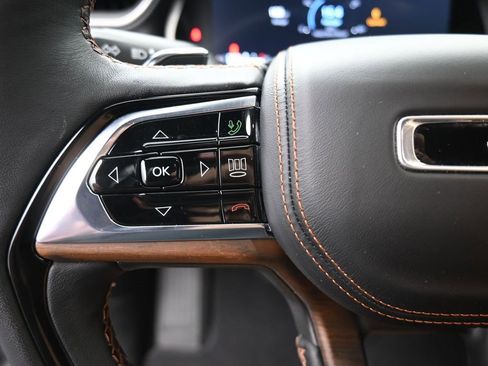 Used 2025 Jeep Grand Cherokee Summit w/ Obsidian Package image 28