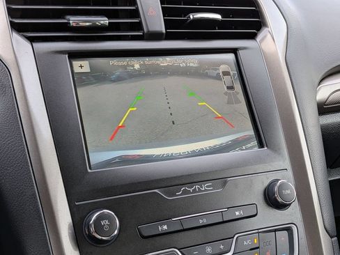 Used 2019 Ford Fusion SE AWD/4WD image 6