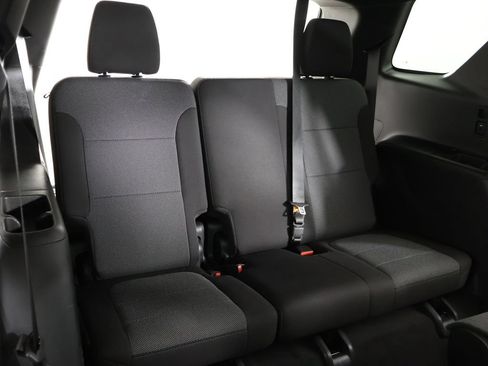 Used 2023 Chevrolet Traverse LT FWD image 39