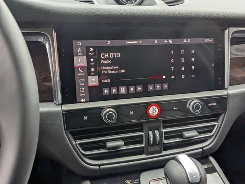 Certified 2026 Porsche Macan image 19