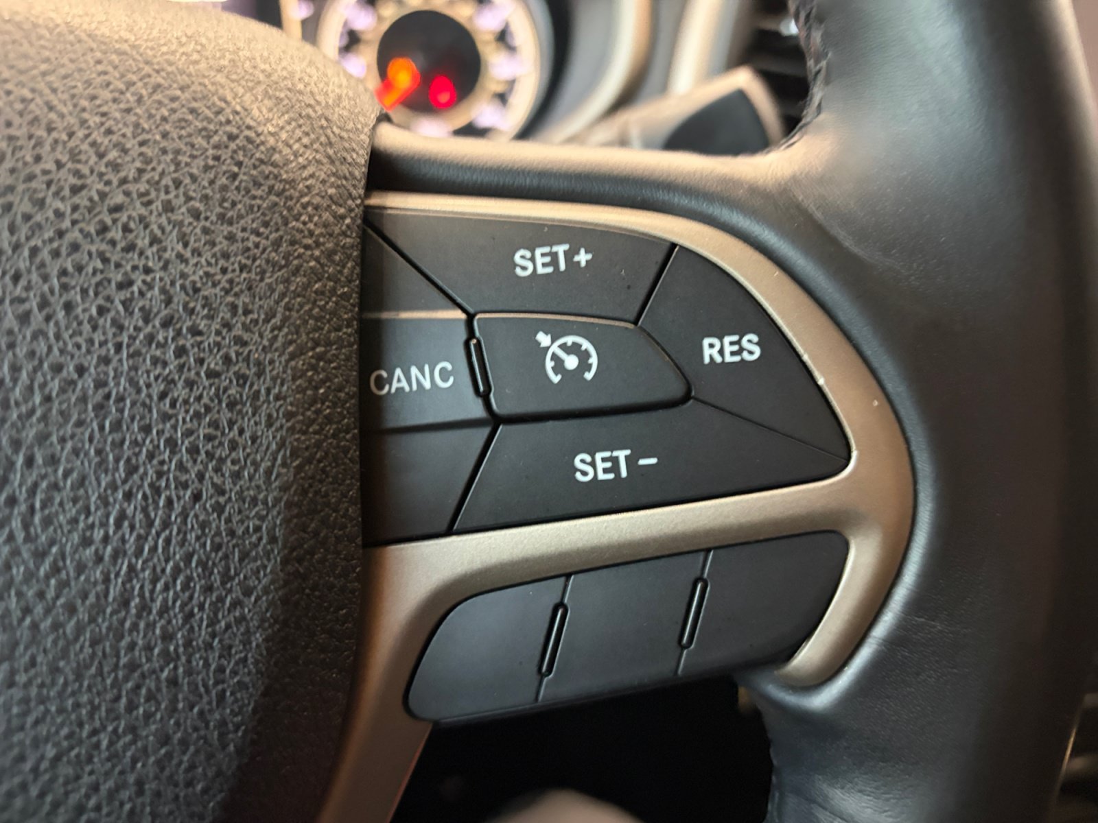 Used 2015 Jeep Cherokee Latitude FWD image 18