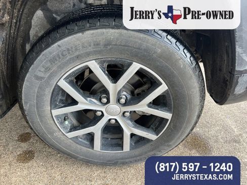 Used 2024 Jeep Grand Cherokee Limited w/ Trailer Tow Package RWD image 6