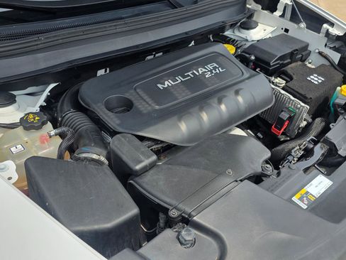 Used 2018 Jeep Cherokee Latitude Plus FWD image 29