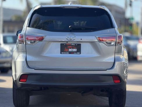 Used 2016 Toyota Highlander XLE FWD image 7