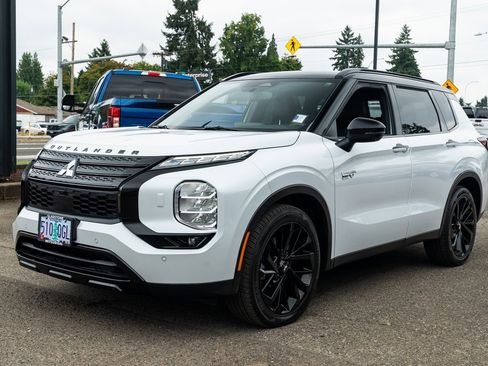Used 2025 Mitsubishi Outlander SEL Black Edition image 3