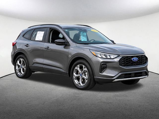 Used 2024 Ford Escape ST-Line w/ Tech Pack #1 AWD/4WD image 2