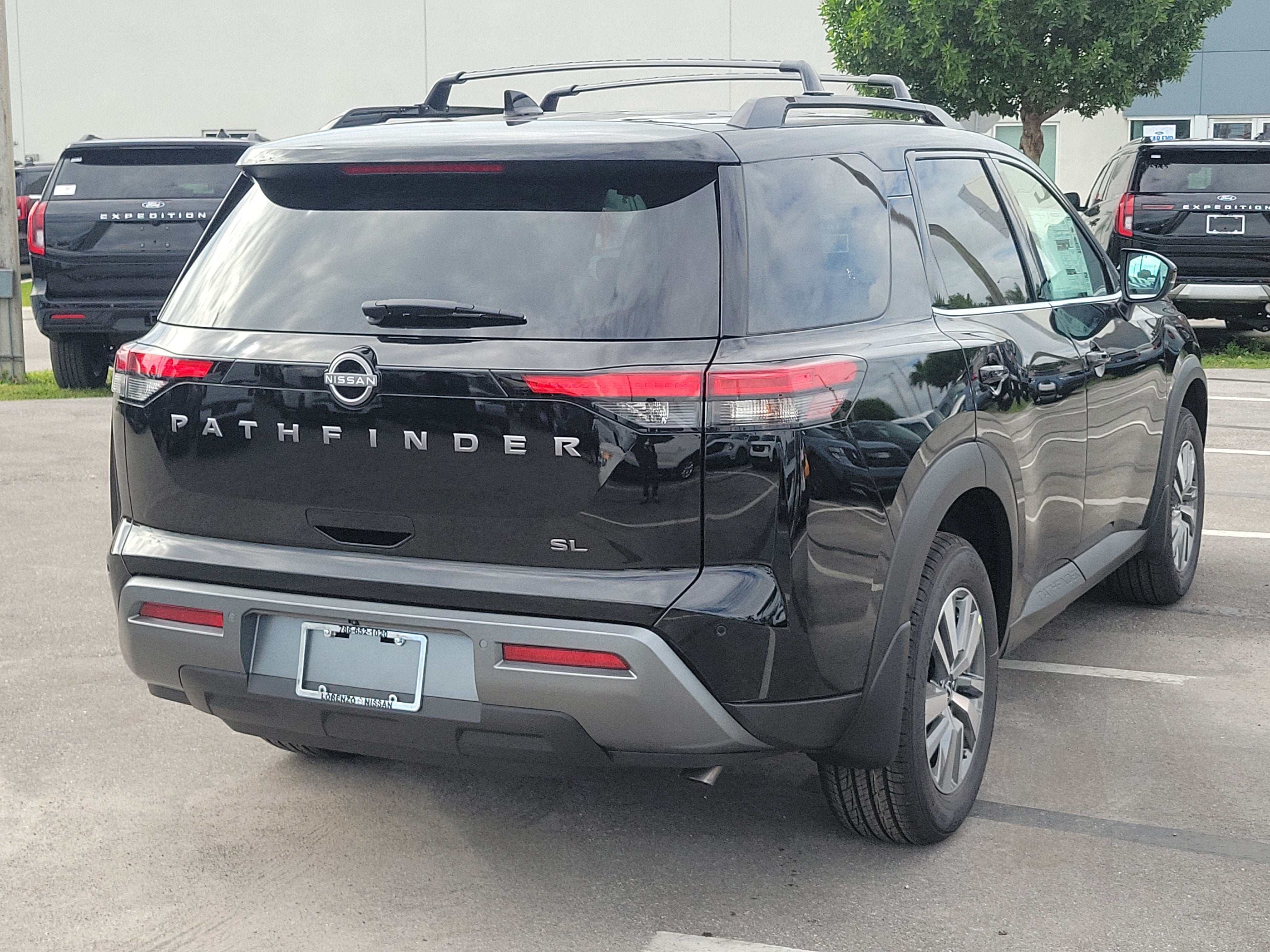 New 2026 Nissan Pathfinder SL FWD image 4