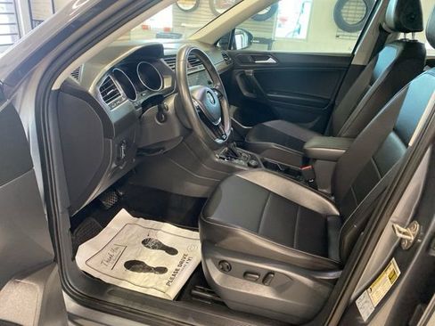 Used 2021 Volkswagen Tiguan SE image 27