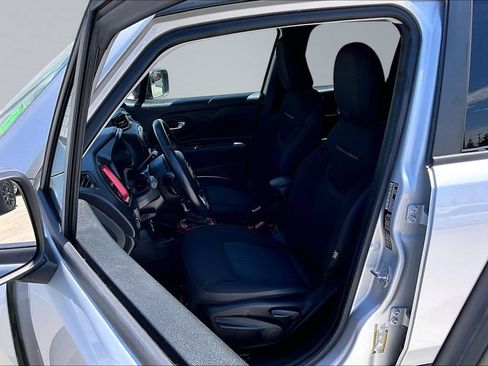 Certified 2016 Jeep Renegade Trailhawk AWD/4WD image 3