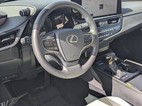 Used 2025 Lexus ES 300h w/ Premium Package image 9