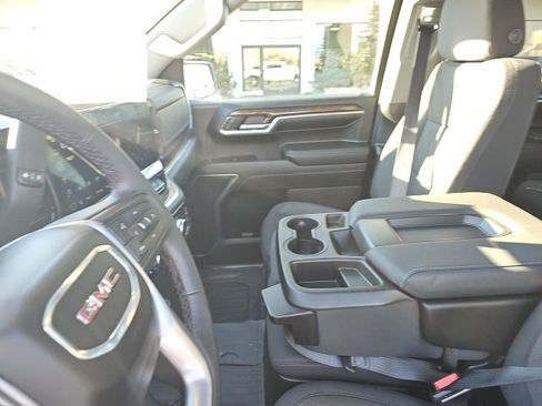 Used 2024 GMC Sierra 1500 SLE image 28