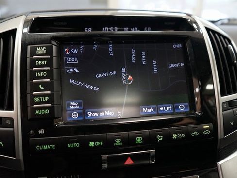 Used 2013 Toyota Land Cruiser image 9