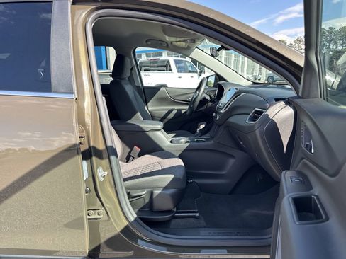 Used 2024 Chevrolet Equinox LT image 32