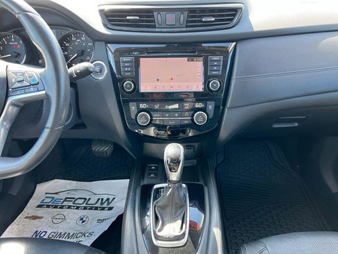 Used 2019 Nissan Rogue SL FWD image 12