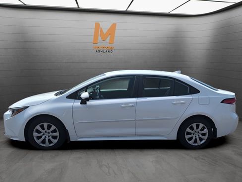 Used 2024 Toyota Corolla LE FWD image 2