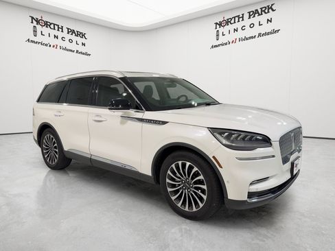 Used 2023 Lincoln Aviator Reserve w/ Class IV Trailer Tow Package RWD image 7