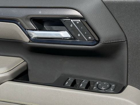 New 2026 Chevrolet Silverado 1500 ZR2 image 17