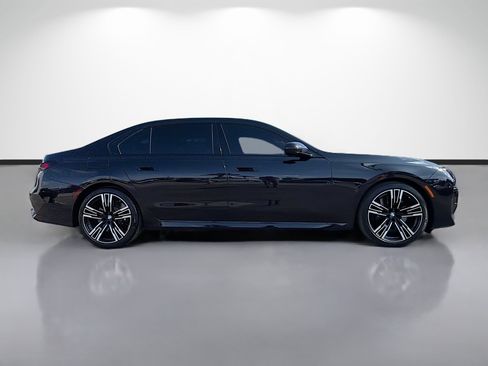 Used 2023 BMW 760i xDrive AWD/4WD image 2