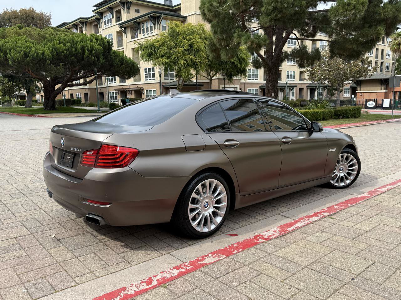 Used 2015 BMW 550i Sedan RWD image 8