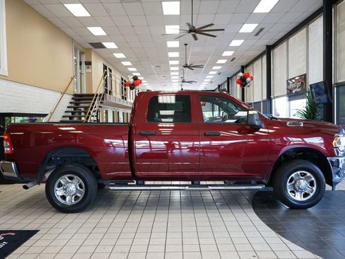Used 2024 RAM 2500 Tradesman w/ Chrome Appearance Group AWD/4WD image 16