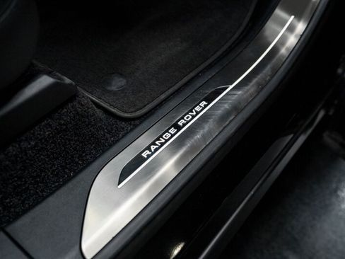 Used 2025 Land Rover Range Rover SE AWD/4WD image 24