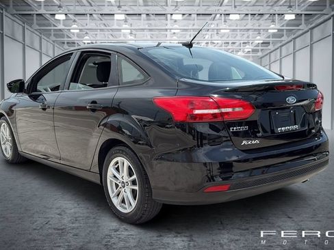 Used 2017 Ford Focus SE FWD image 3