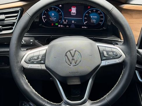 Used 2024 Volkswagen Atlas SE FWD image 15