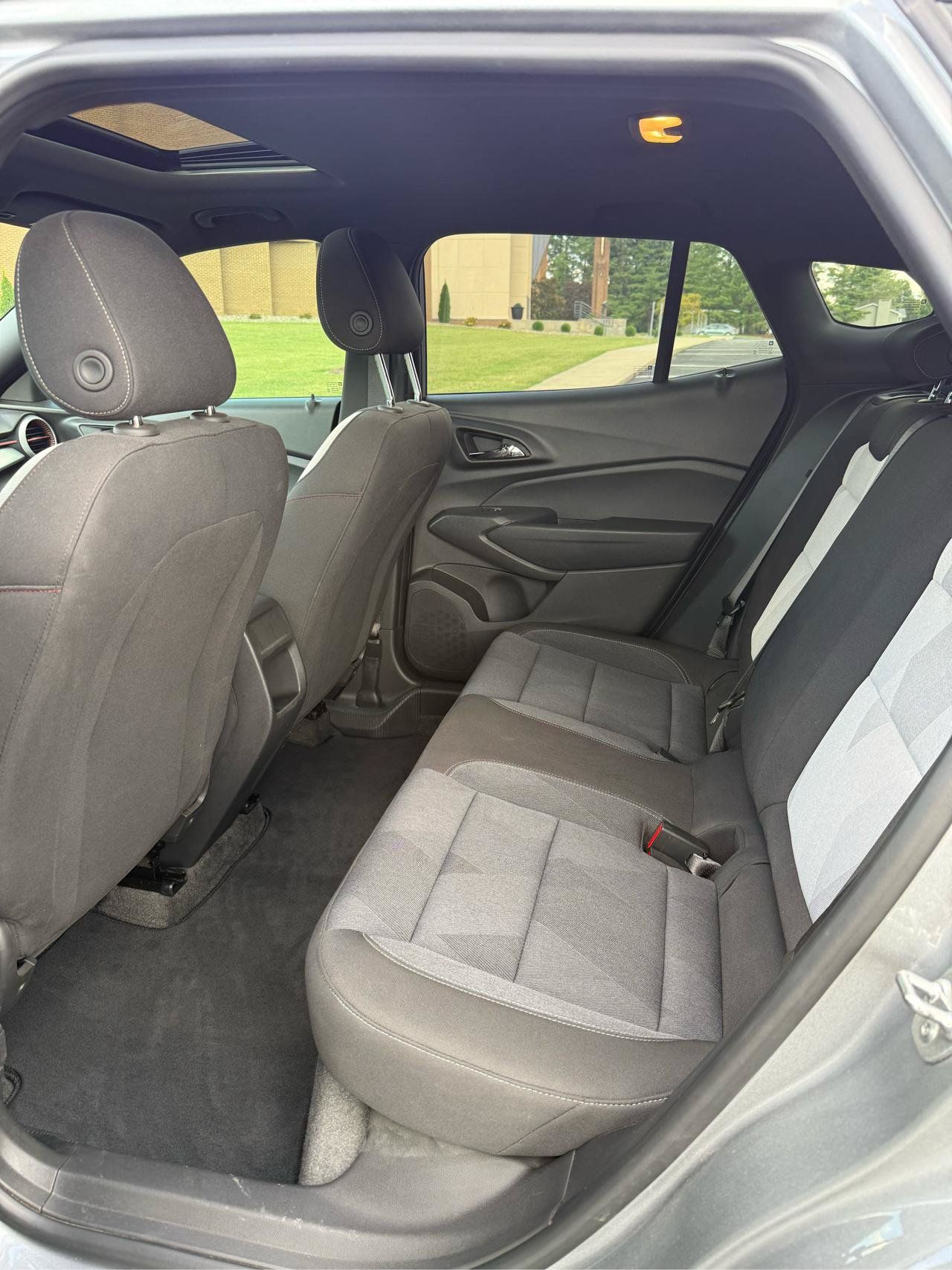 Used 2025 Chevrolet Trax RS w/ Sunroof Package FWD image 13