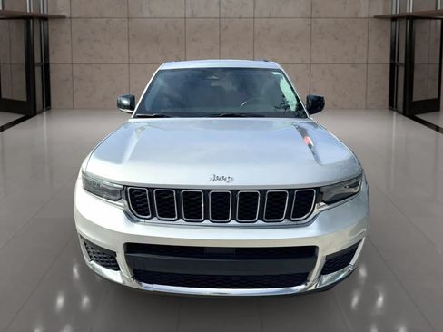 Used 2022 Jeep Grand Cherokee L Laredo w/ Luxury Tech Group I AWD/4WD image 8