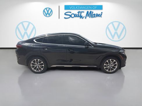 Used 2022 BMW X6 xDrive40i w/ Premium Package image 8
