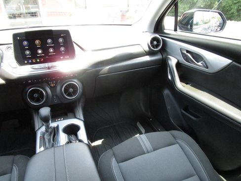 Used 2023 Chevrolet Blazer LT w/ Convenience Package FWD image 9