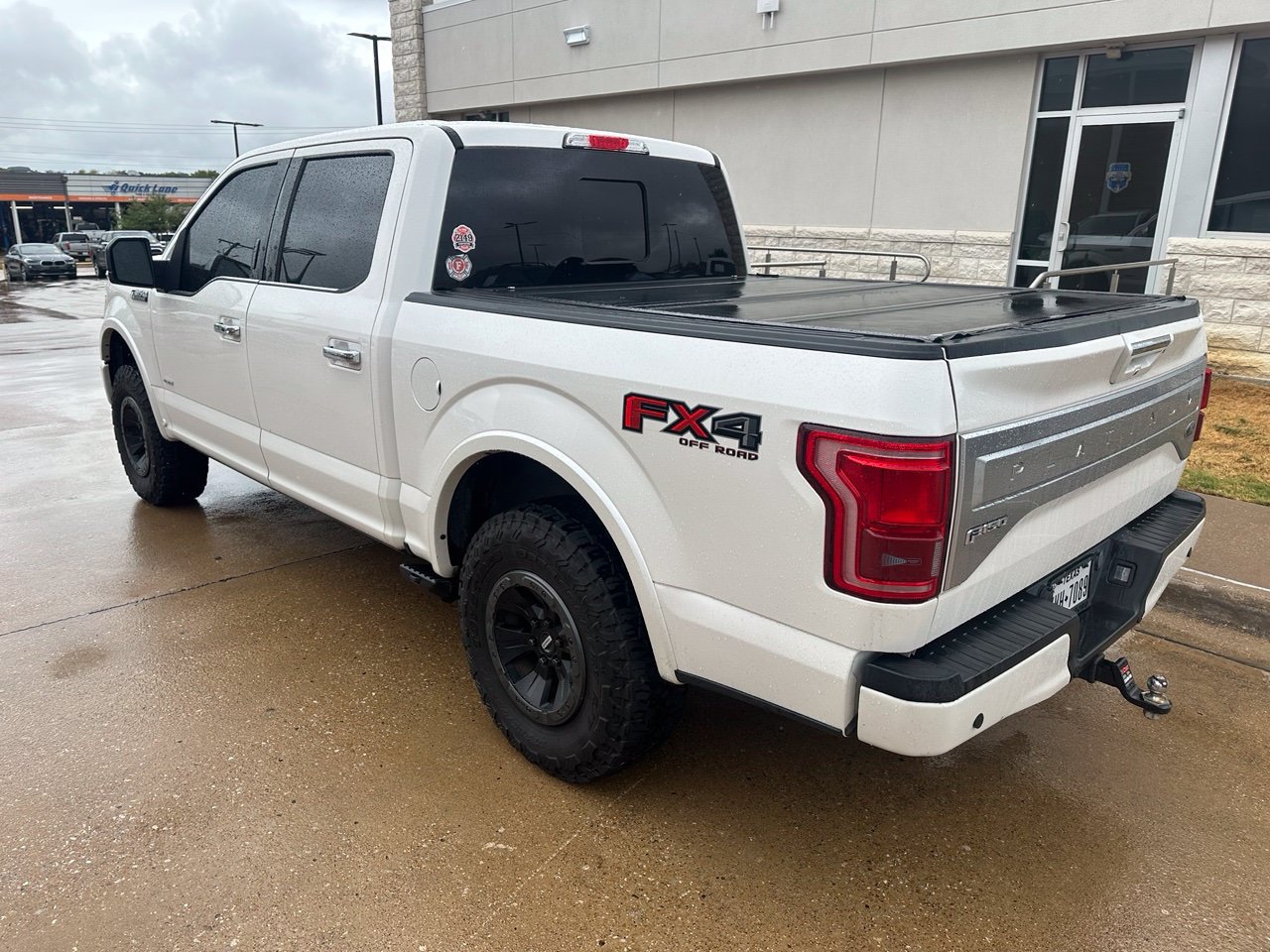 Used 2015 Ford F150 Platinum w/ Equipment Group 701A Luxury AWD/4WD image 9