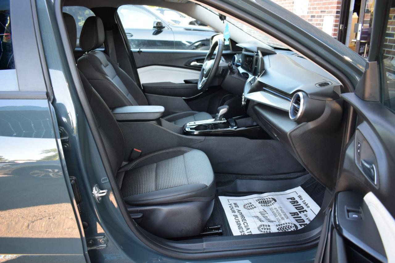 Used 2026 Chevrolet Trax LT w/ LT Convenience Package FWD image 32