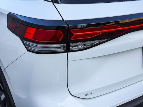 New 2026 Volkswagen Tiguan SE image 9