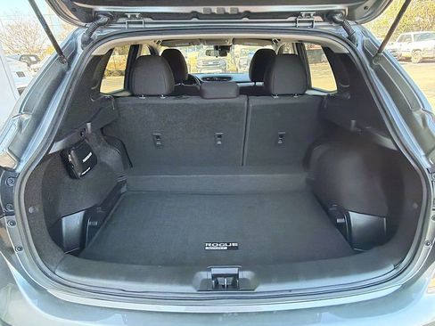 Used 2021 Nissan Rogue Sport S image 24