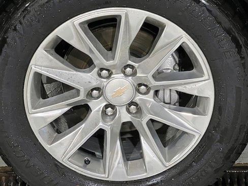 Used 2024 Chevrolet Suburban Premier image 11