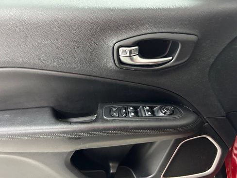 Used 2019 Jeep Compass Latitude AWD/4WD image 17